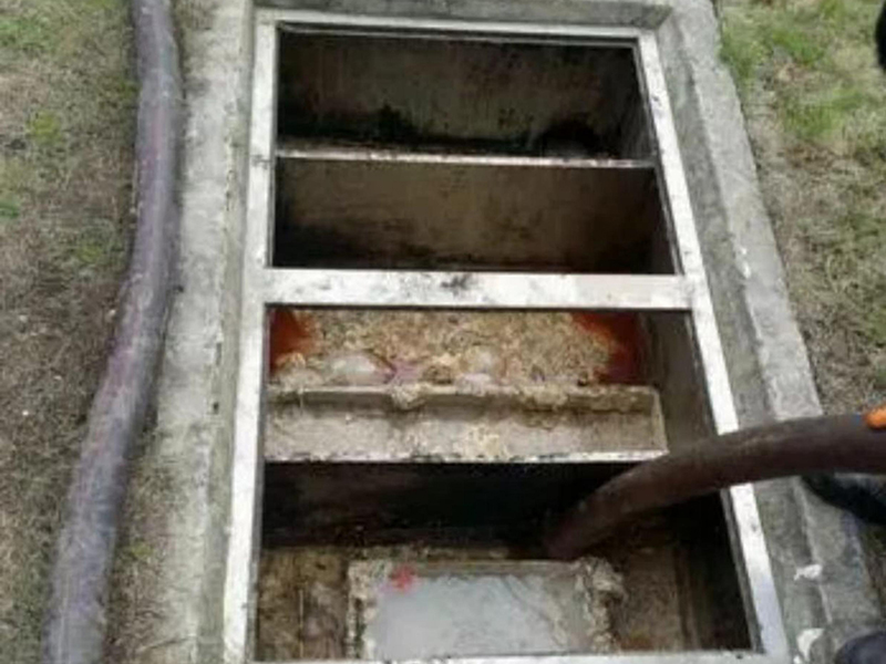 八所镇隔油池清理
