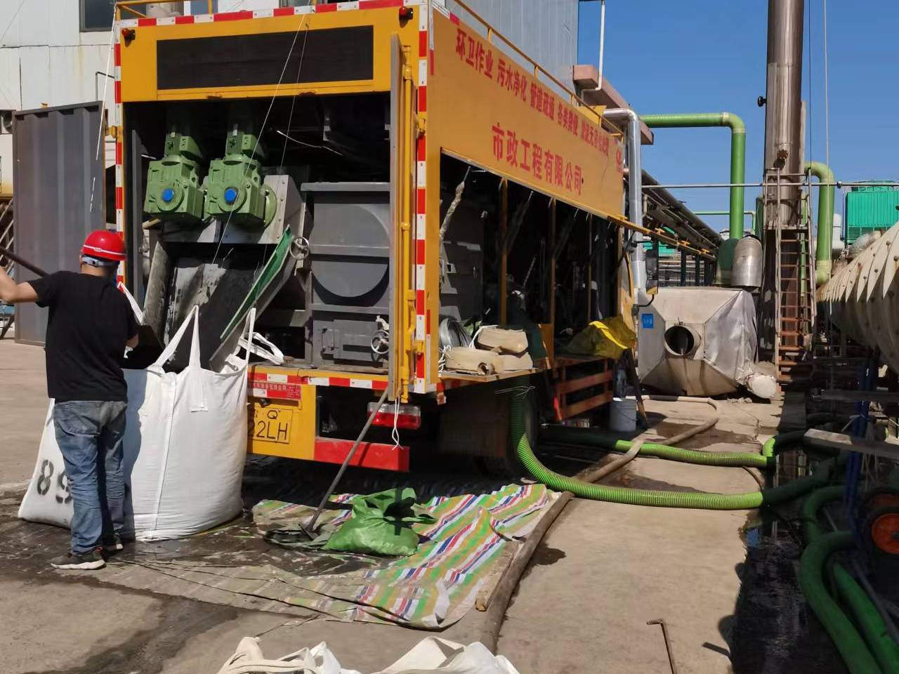 八所镇淤泥压干处理